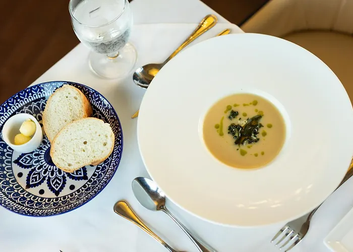 Luxury hotel only: Pendray Inn And Tea House